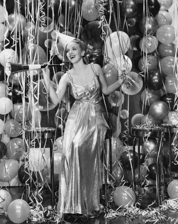 vintage-new-years-eve-fashion-party-streamers